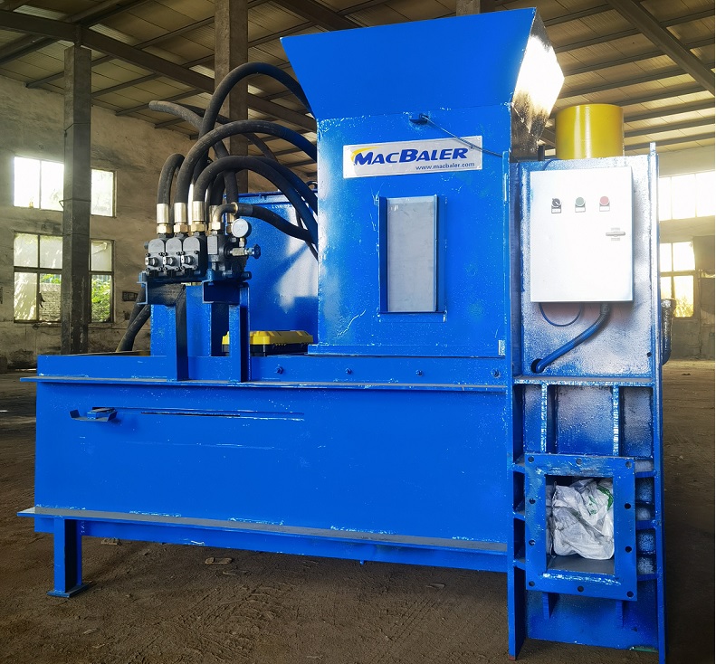 macbaler-baling and bagging machine for pet bedding